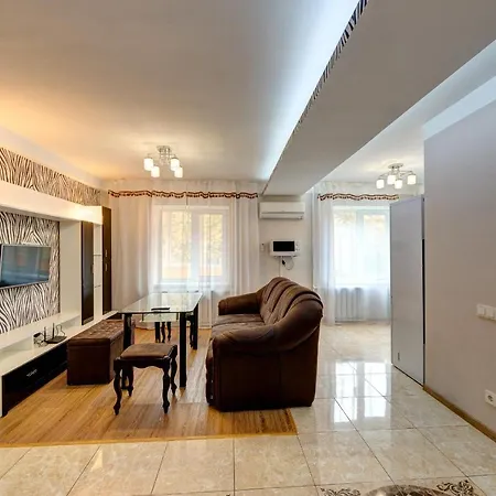 Excellent Druzhby Narodov Boulevard 3a. Lybedskaya Metro Station Apartmán Kyjev